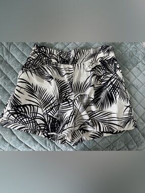 Express Black & White Palm Print Shorts